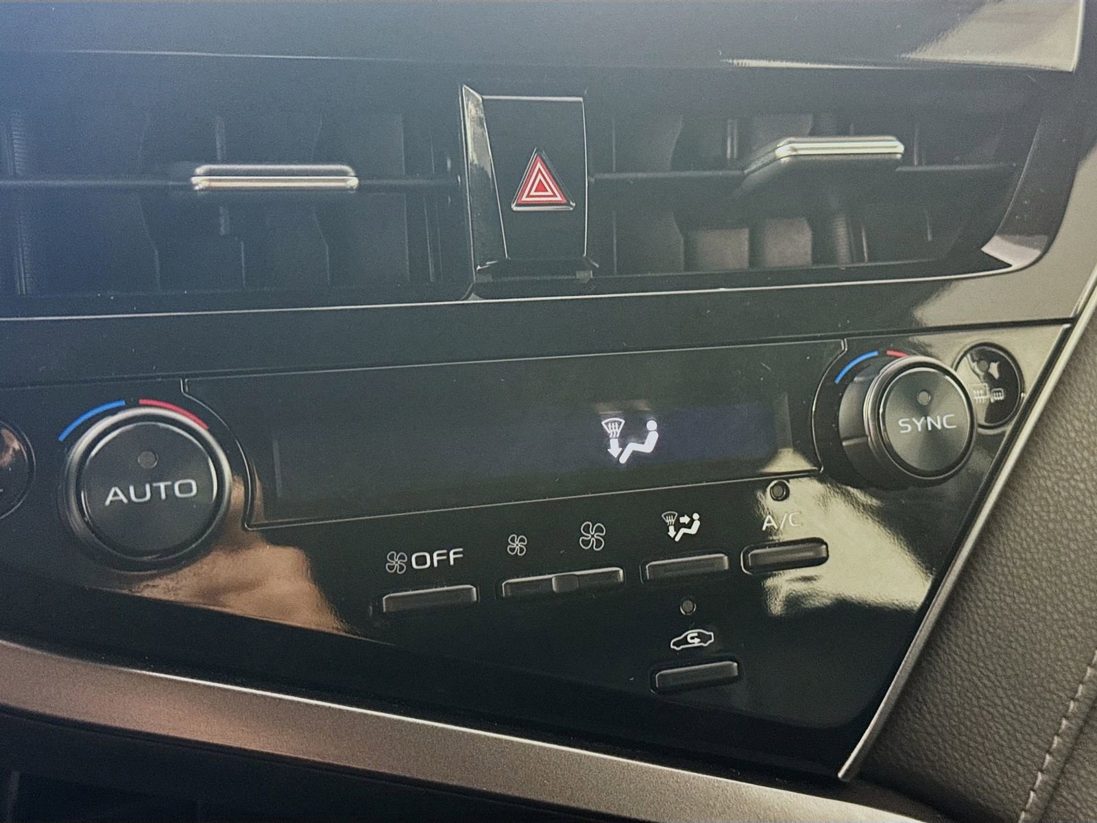 Used 2024 Toyota Camry SE FWD image 12