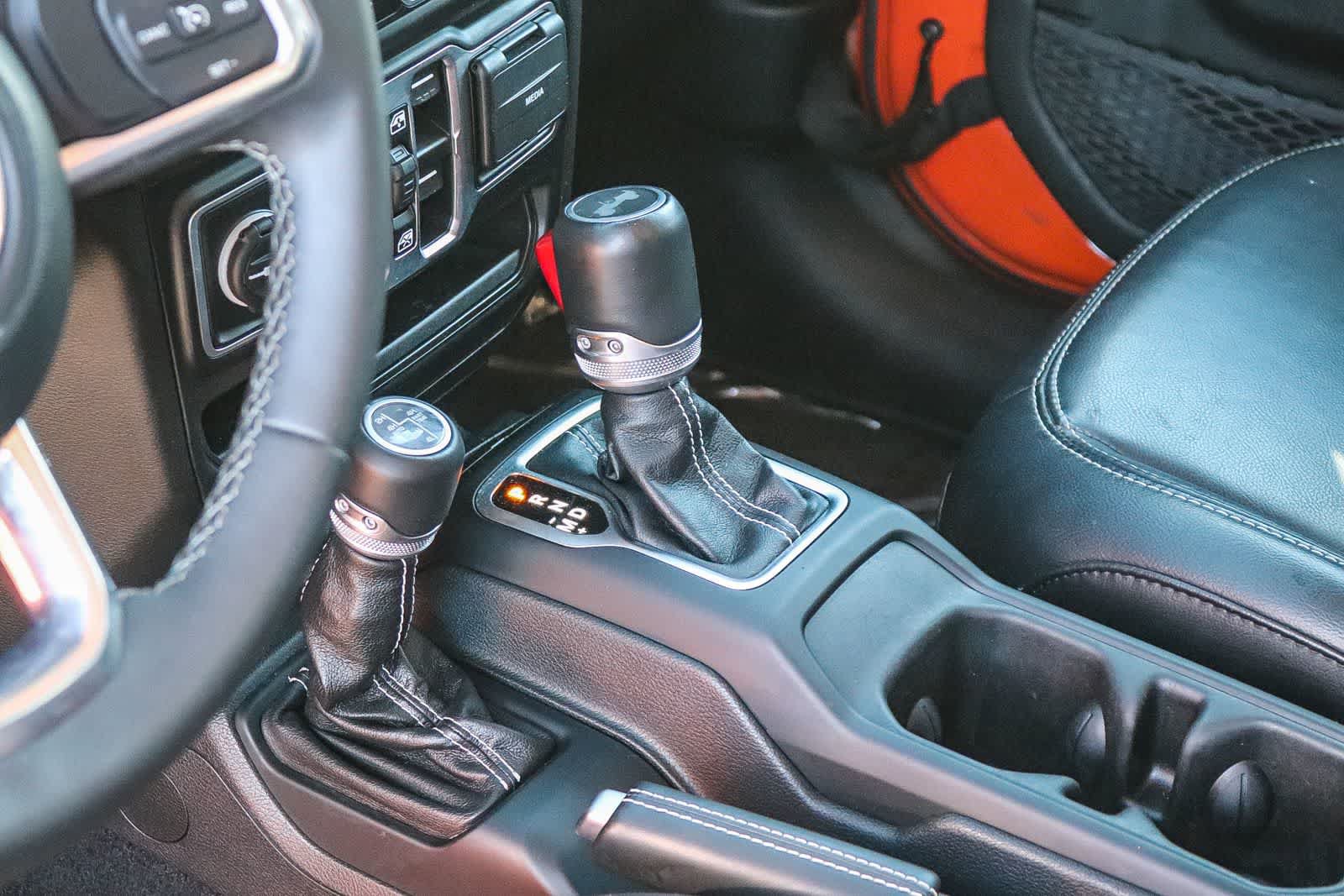 Used 2023 Jeep Wrangler Unlimited Sahara AWD/4WD image 19