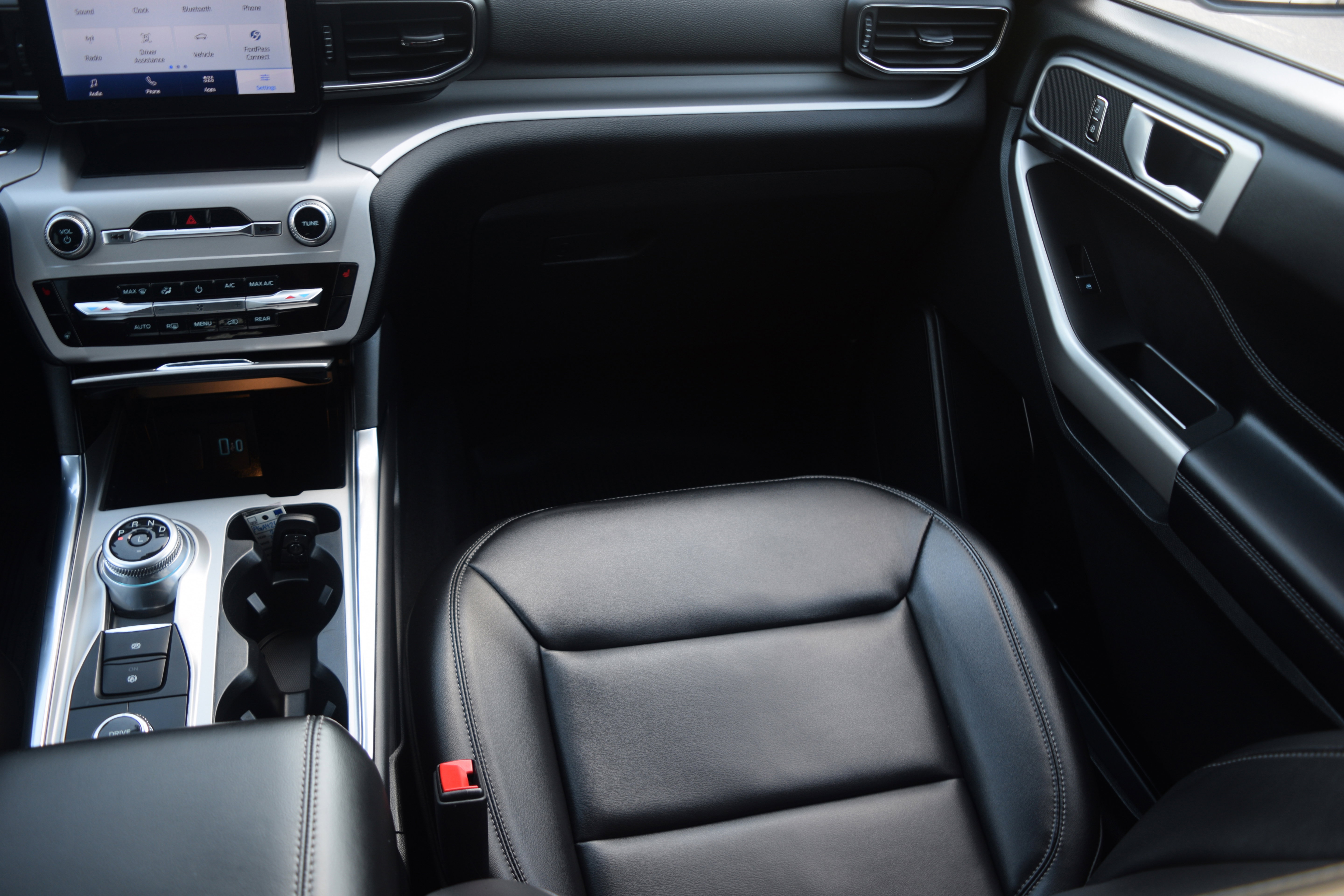 Used 2023 Ford Explorer XLT w/ Equipment Group 202A image 14