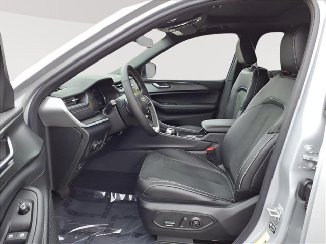 New 2025 Jeep Grand Cherokee 4WD image 11