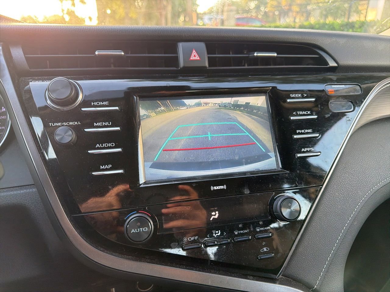 Used 2020 Toyota Camry SE FWD image 11