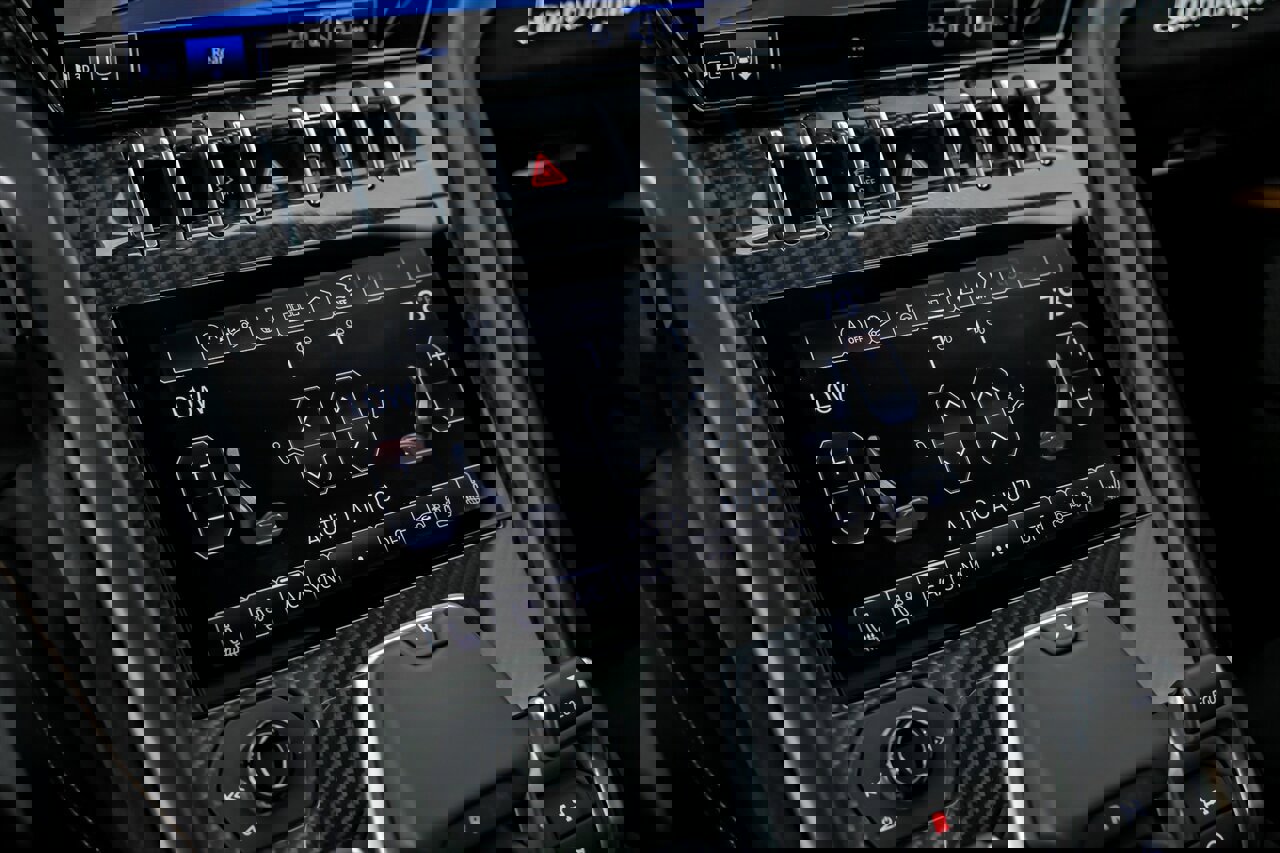 Used 2024 Lamborghini Urus Performante image 39