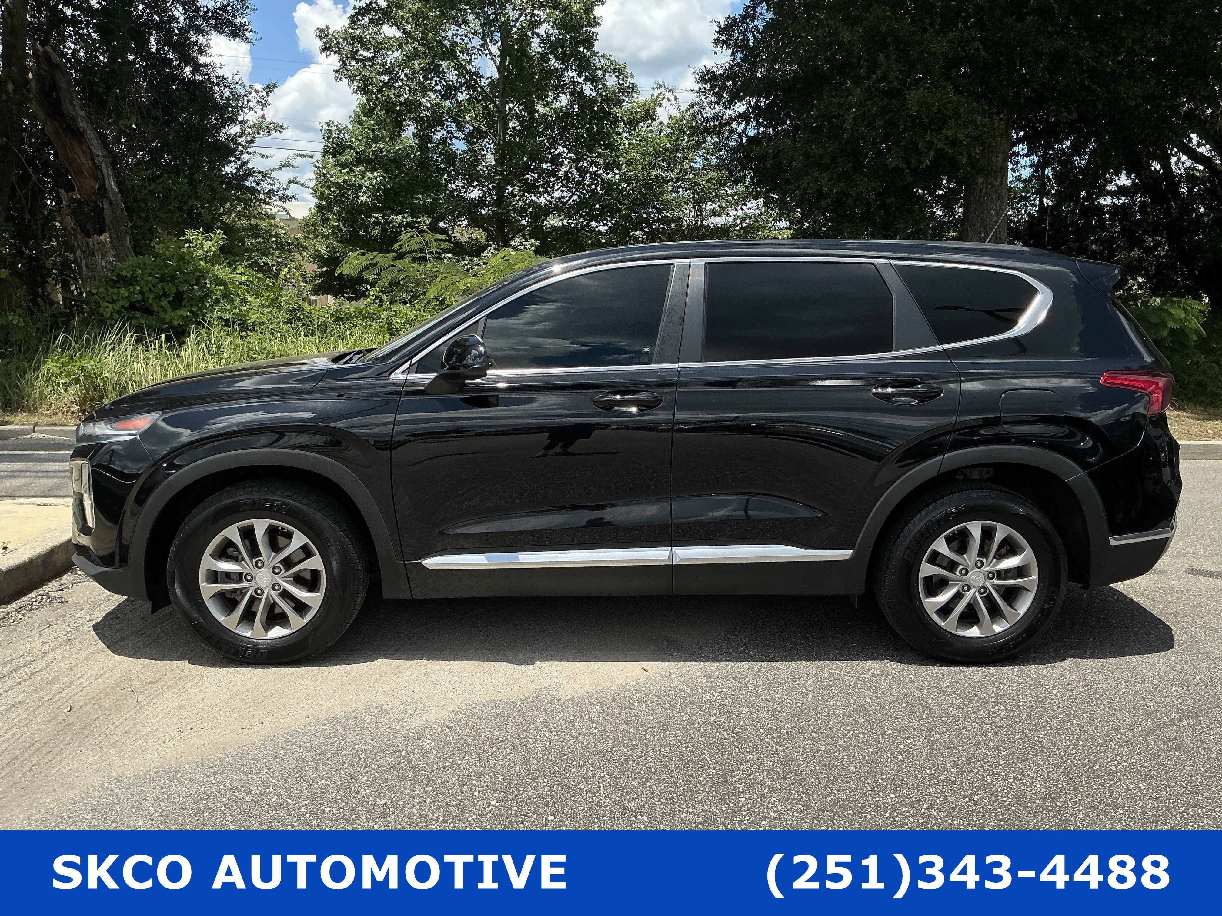 Used 2020 Hyundai Santa Fe SE FWD image 2