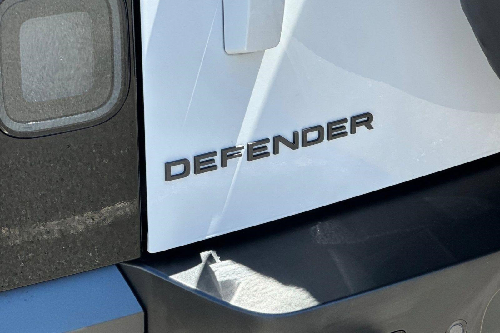 New 2026 Land Rover Defender 130 X-Dynamic SE AWD/4WD image 28