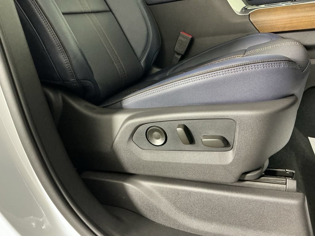 New 2026 Chevrolet Silverado 1500 High Country w/ Technology Package AWD/4WD image 16