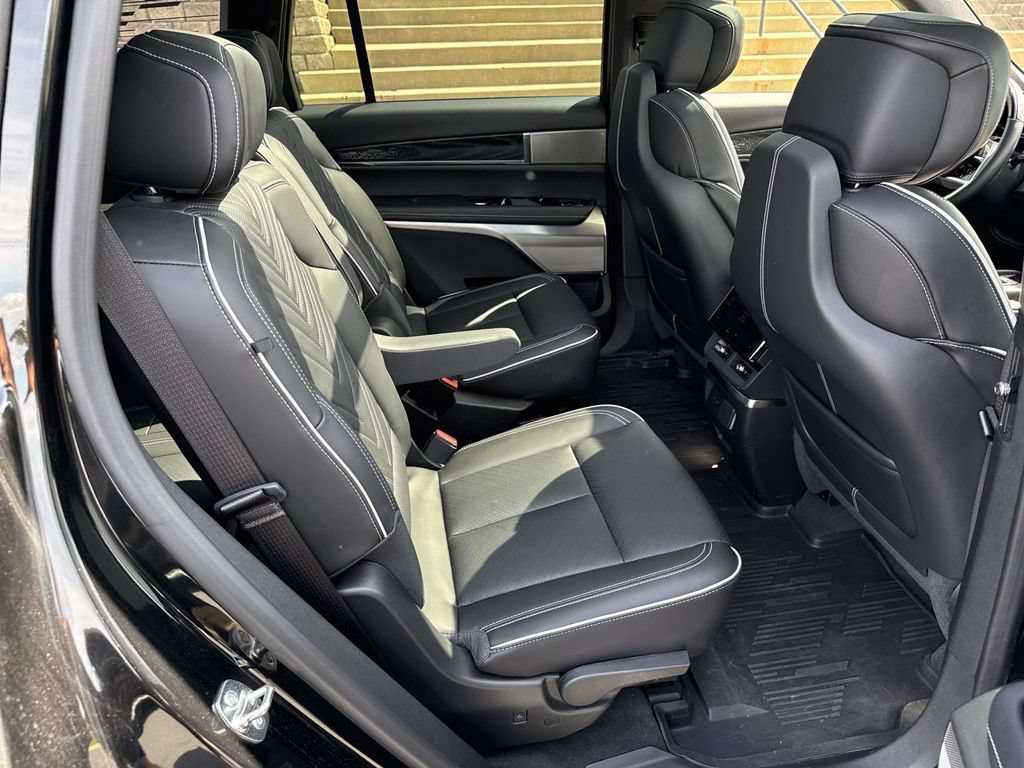 Certified 2026 Cadillac Vistiq Platinum w/ LPO, Floor Liner Package AWD/4WD image 11