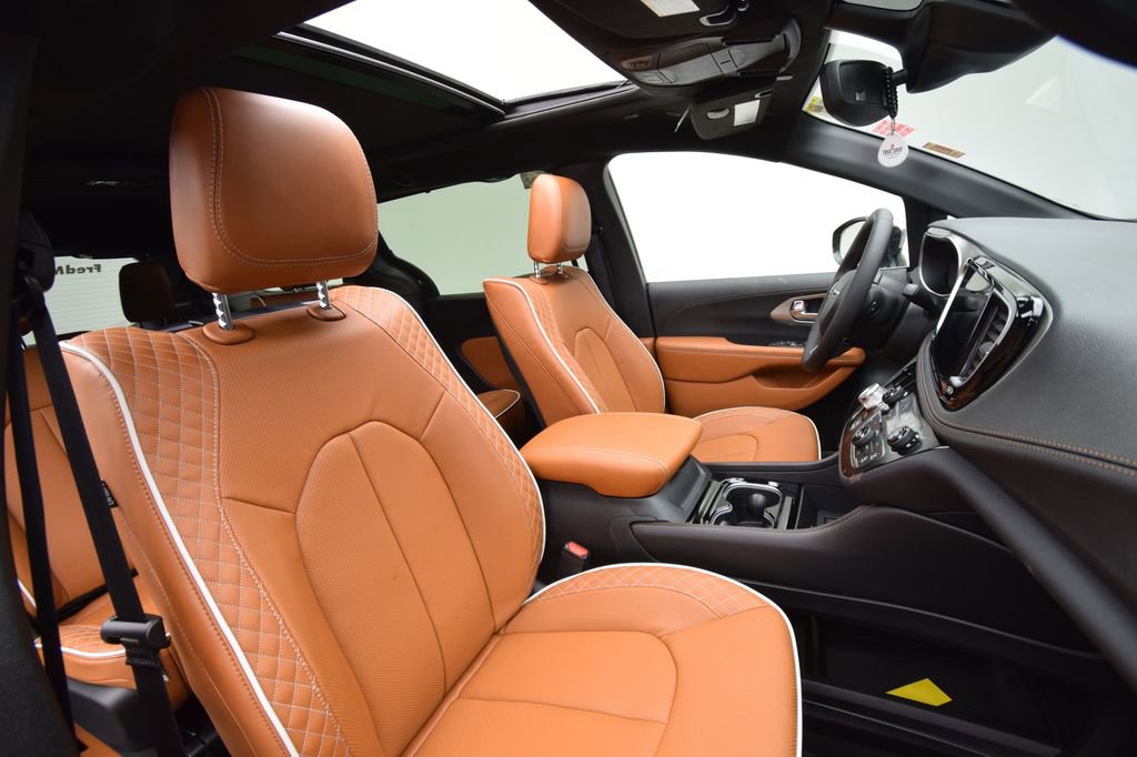 New 2026 Chrysler Pacifica Pinnacle w/ Trailer Tow Group image 19