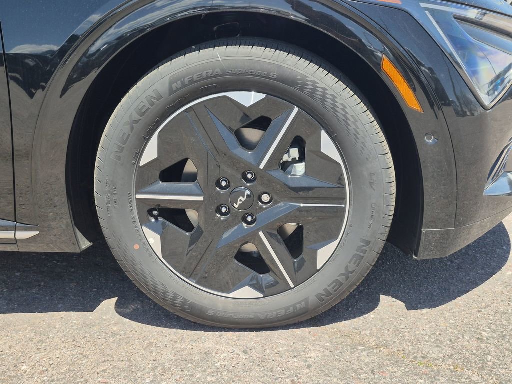 New 2025 Kia EV6 Wind AWD/4WD image 17