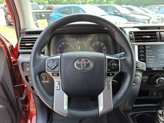 Used 2020 Toyota 4Runner SR5 AWD/4WD image 21
