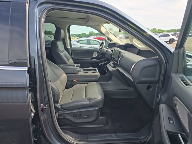 Used 2025 Ford Expedition Active AWD/4WD image 10