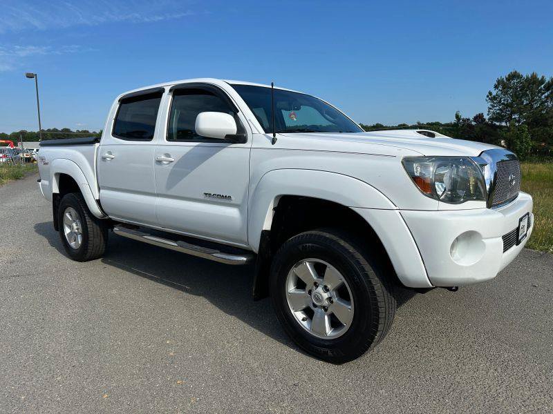 Used 2009 Toyota Tacoma PreRunner RWD image 2