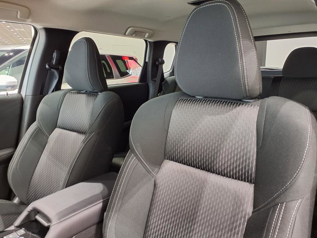 New 2025 Mitsubishi Outlander ES image 9