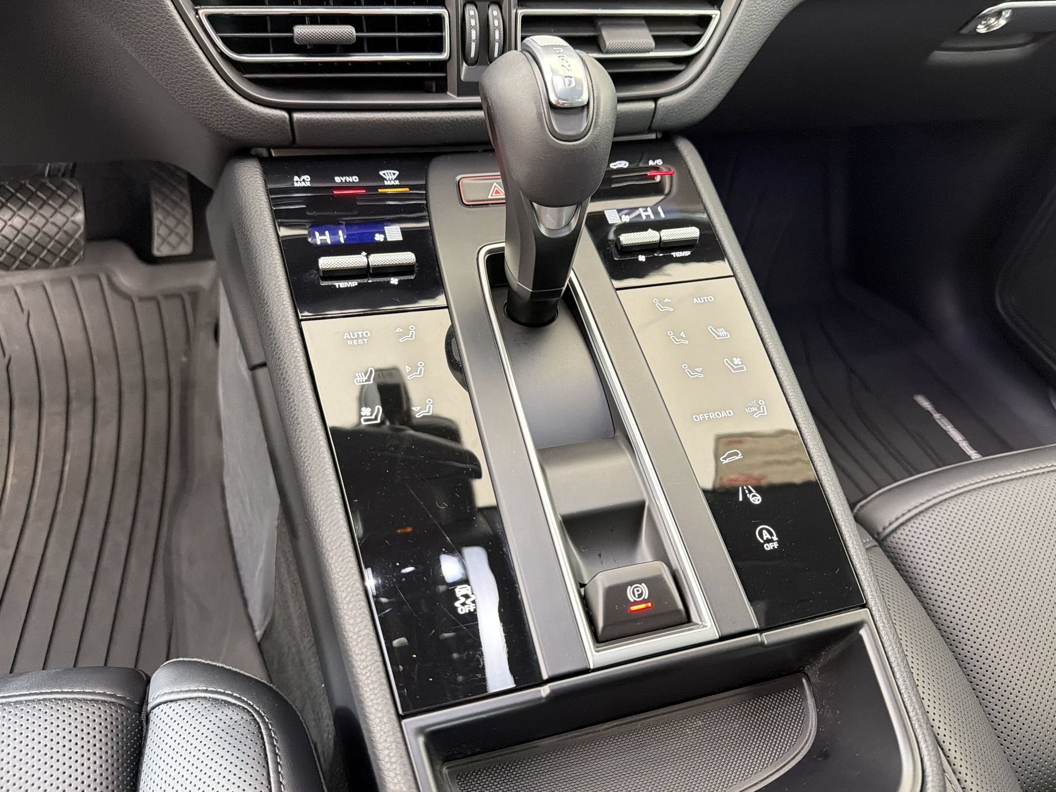 Certified 2026 Porsche Macan AWD/4WD image 22
