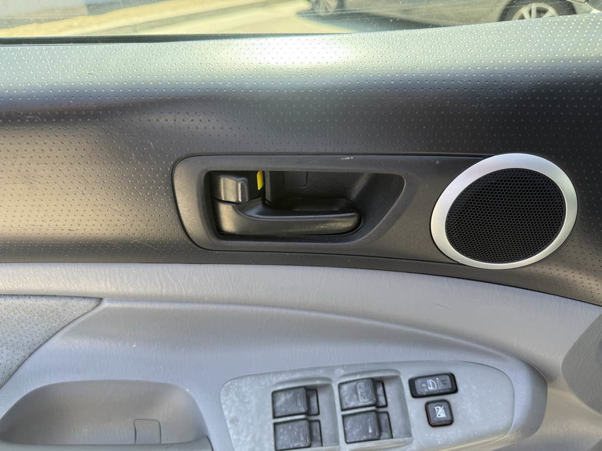 Used 2010 Toyota Tacoma PreRunner RWD image 11