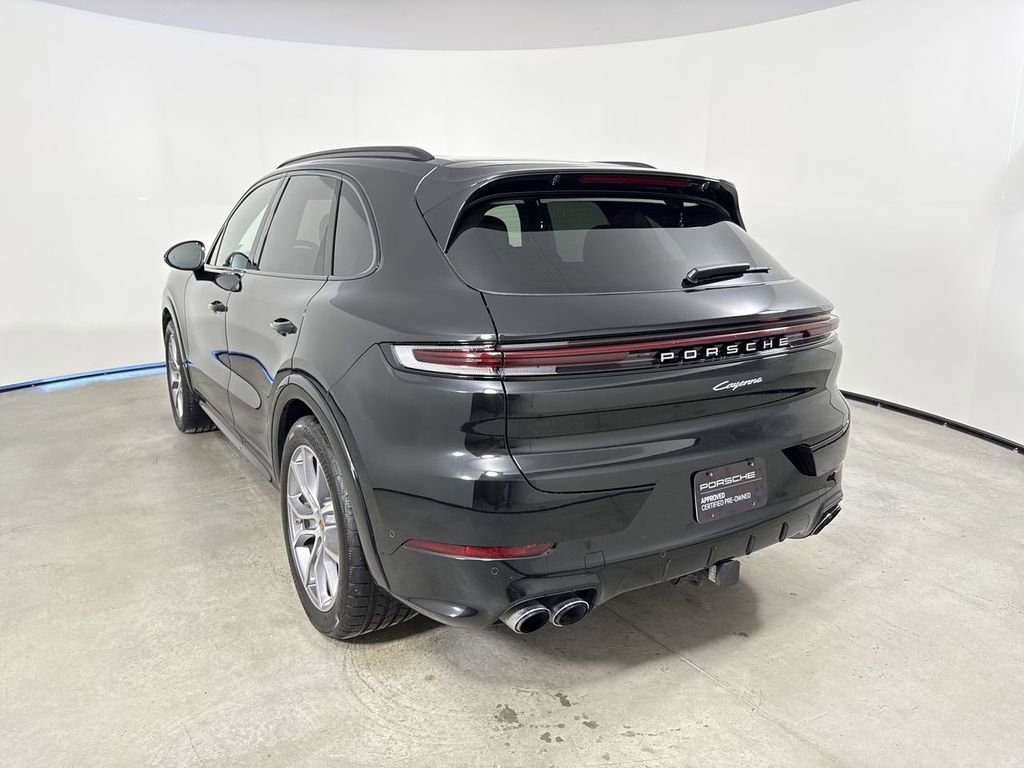 Certified 2025 Porsche Cayenne image 3