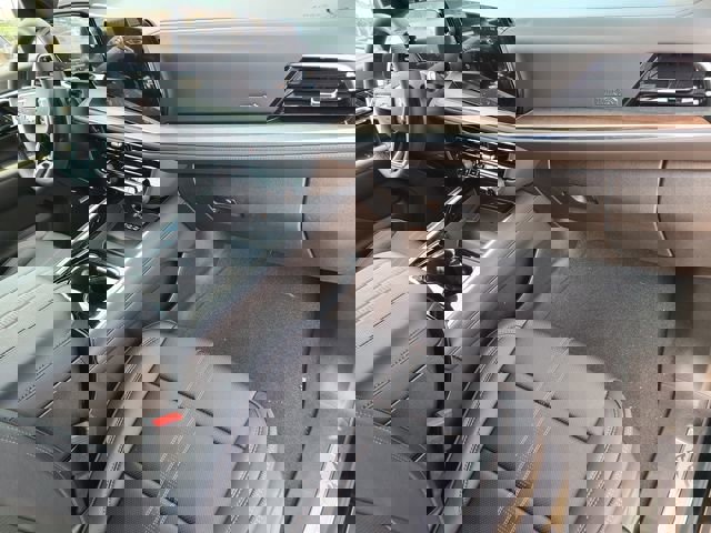 New 2025 Chevrolet Suburban High Country image 18