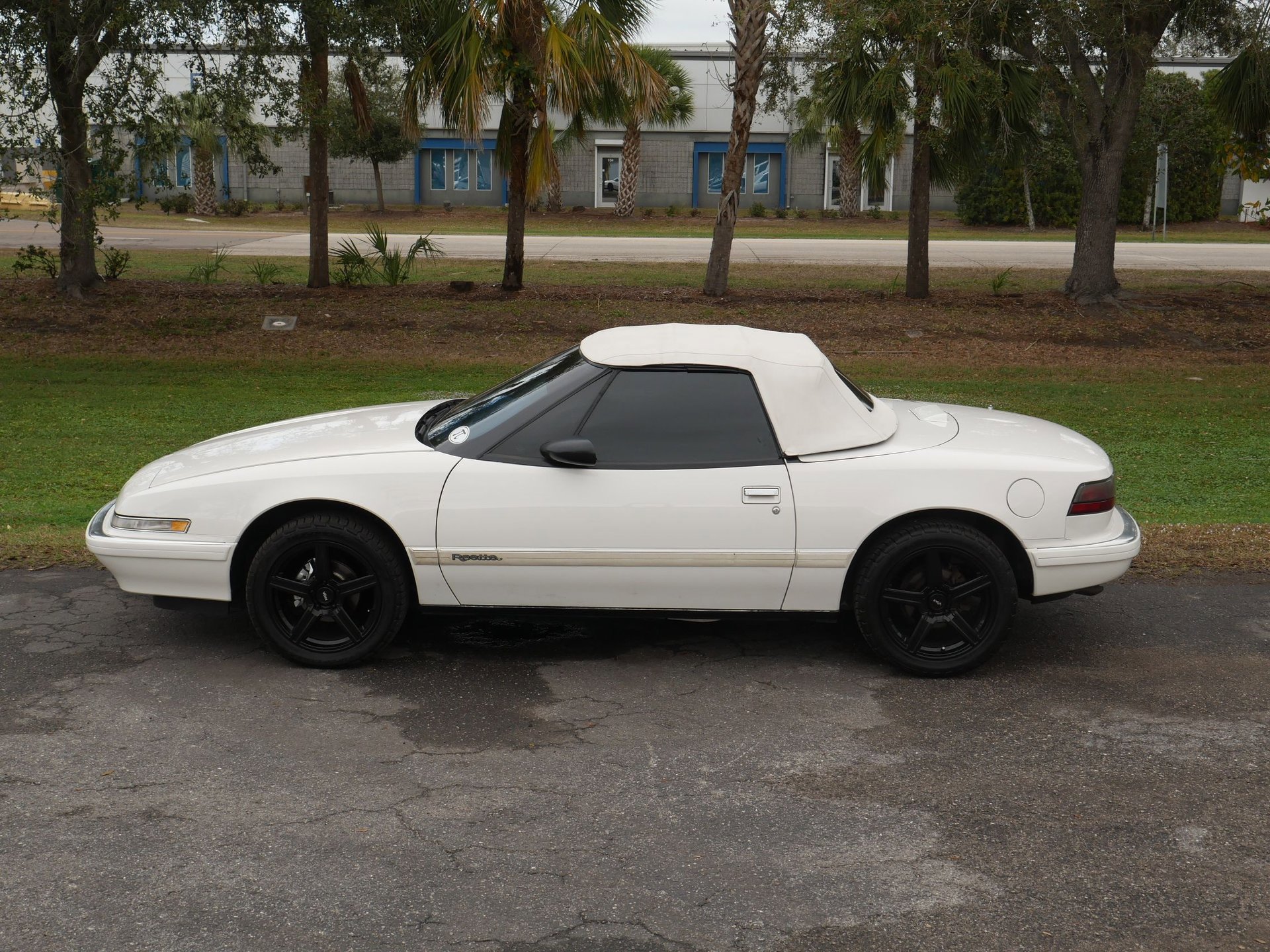 Used 1990 Buick Reatta Convertible image 17