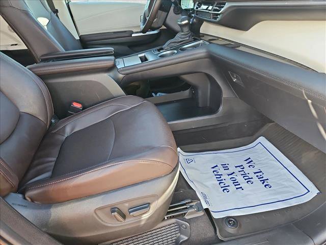 Used 2024 Toyota Sienna Platinum image 22