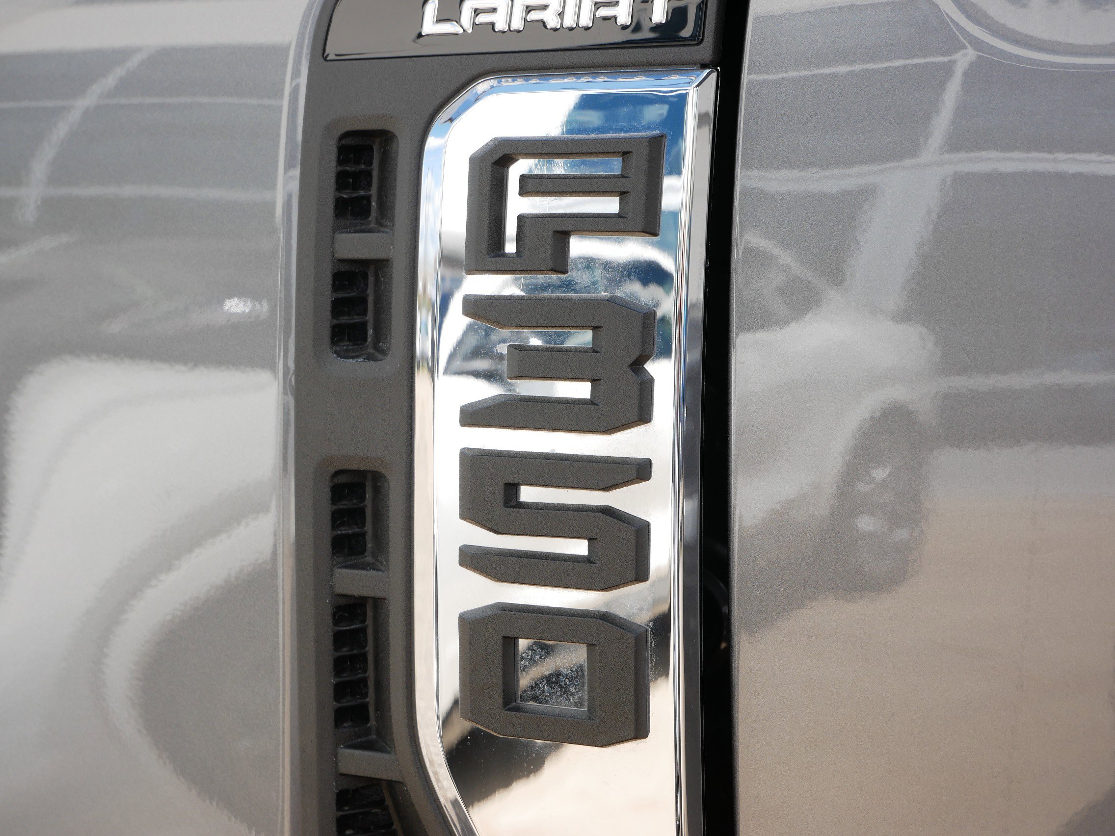 Used 2025 Ford F350 Lariat w/ FX4 Off-Road Package image 4