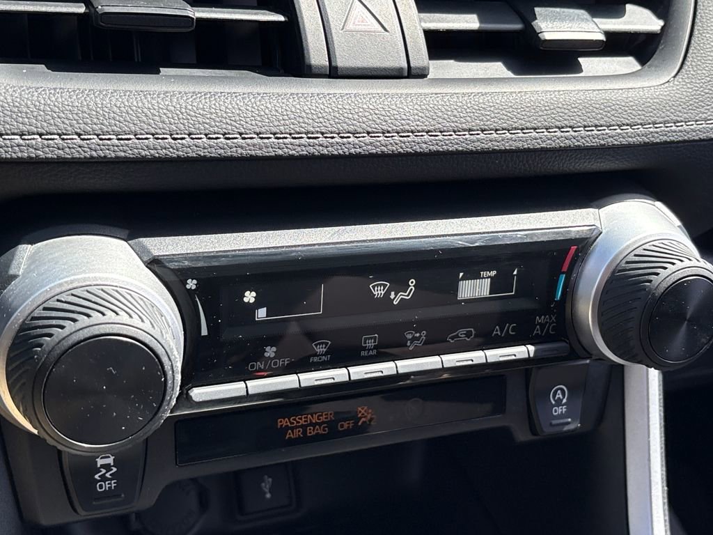 Used 2021 Toyota RAV4 LE AWD/4WD image 15