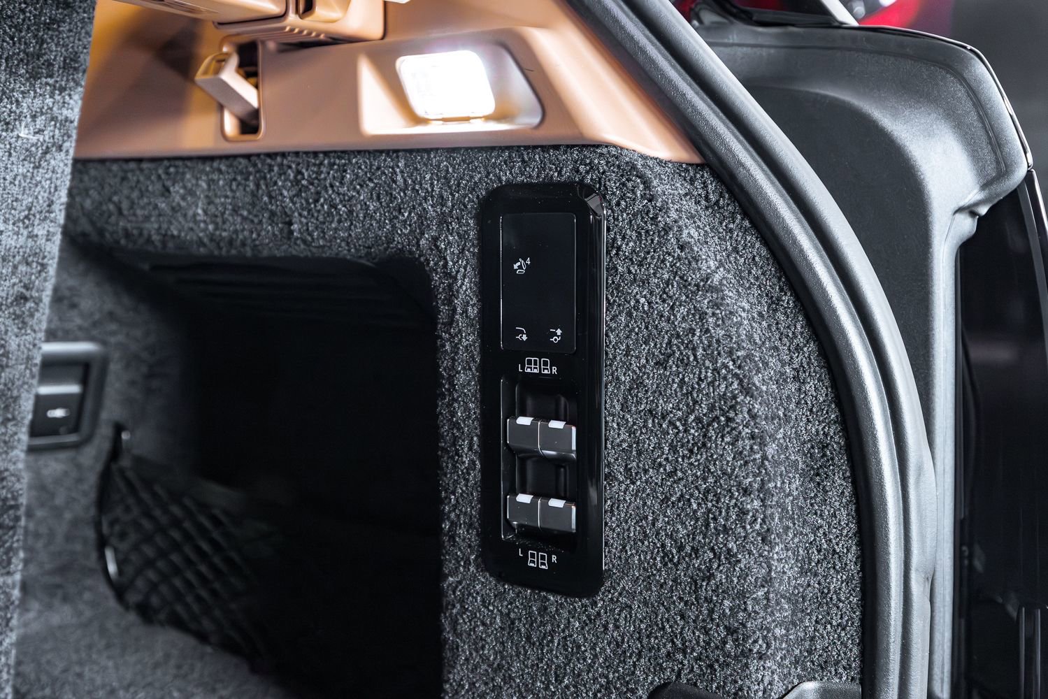 Used 2024 Land Rover Range Rover Long Wheelbase SE image 37