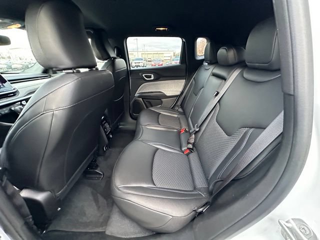 Used 2025 Jeep Compass Latitude AWD/4WD image 30