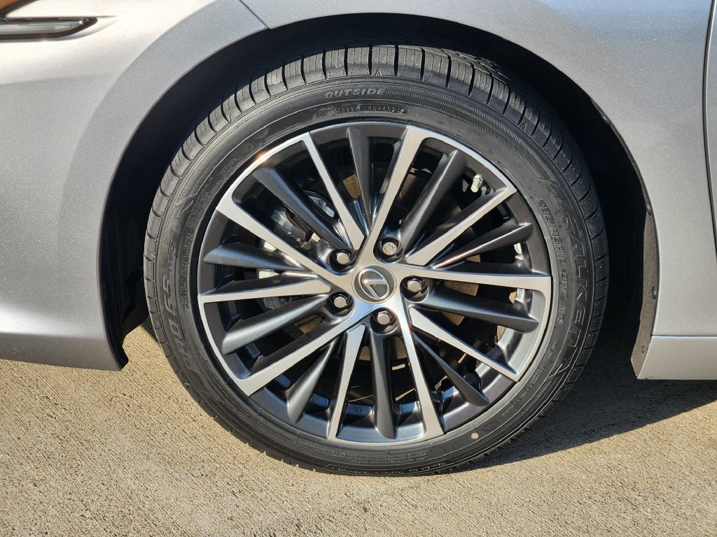 Certified 2023 Lexus ES 300h w/ Premium Package FWD image 10