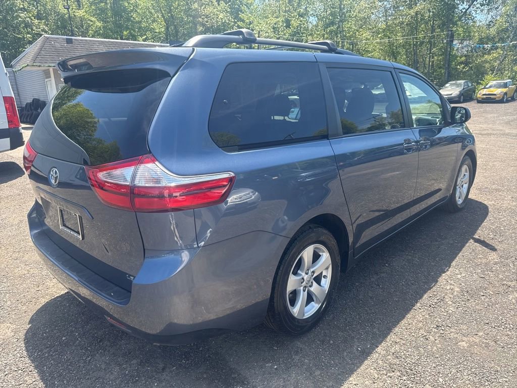 Used 2017 Toyota Sienna LE FWD image 5