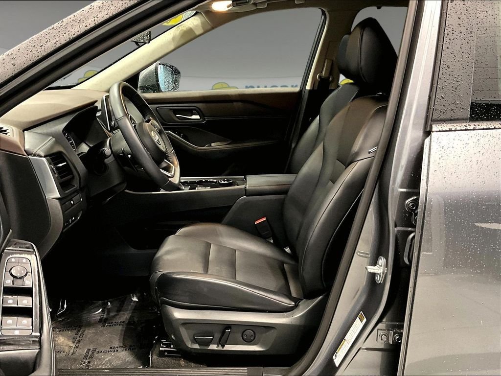 Used 2023 Nissan Rogue SV w/ SV Premium B Package AWD/4WD image 11