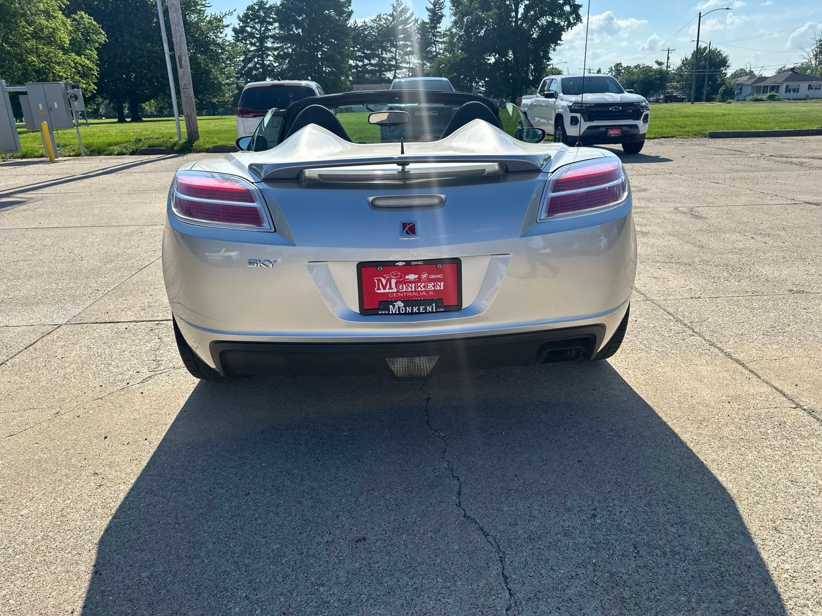 Used 2009 Saturn Sky RWD image 4