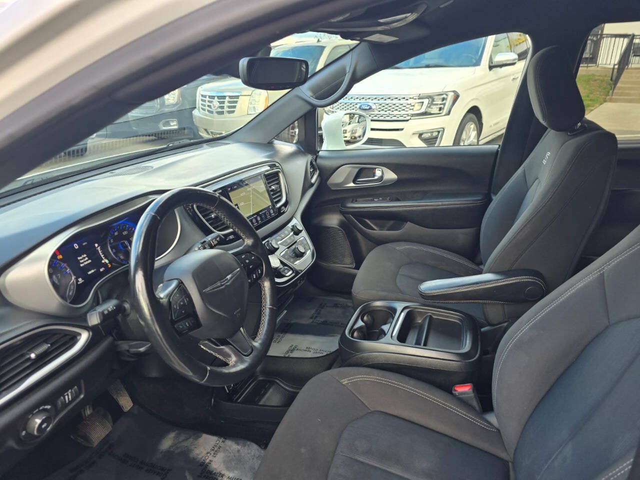 Used 2020 Chrysler Pacifica Touring w/ Advanced Safetytec Group FWD image 54