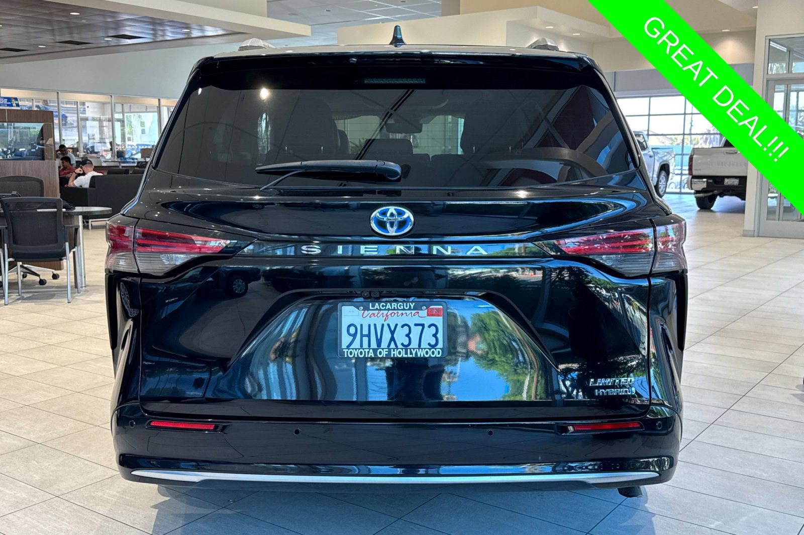 Certified 2023 Toyota Sienna Limited FWD image 5