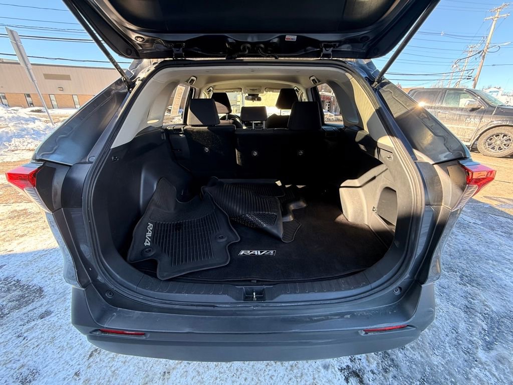 Used 2019 Toyota RAV4 LE w/ Carpet Mat Package image 13