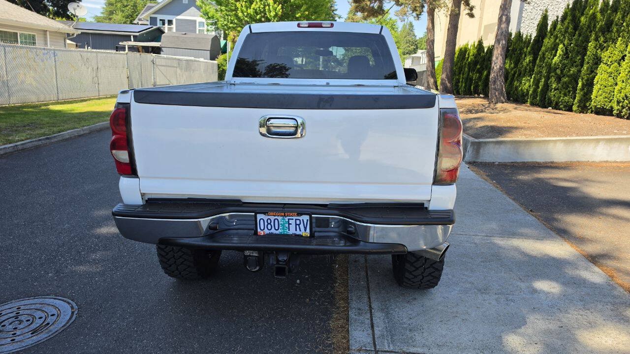 Used 2005 Chevrolet Silverado 2500 LS w/ Heavy-Duty Power Package AWD/4WD image 6