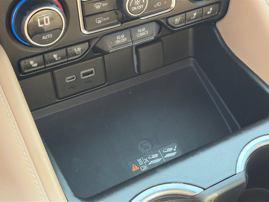 Used 2021 Chevrolet Suburban Premier AWD/4WD image 28