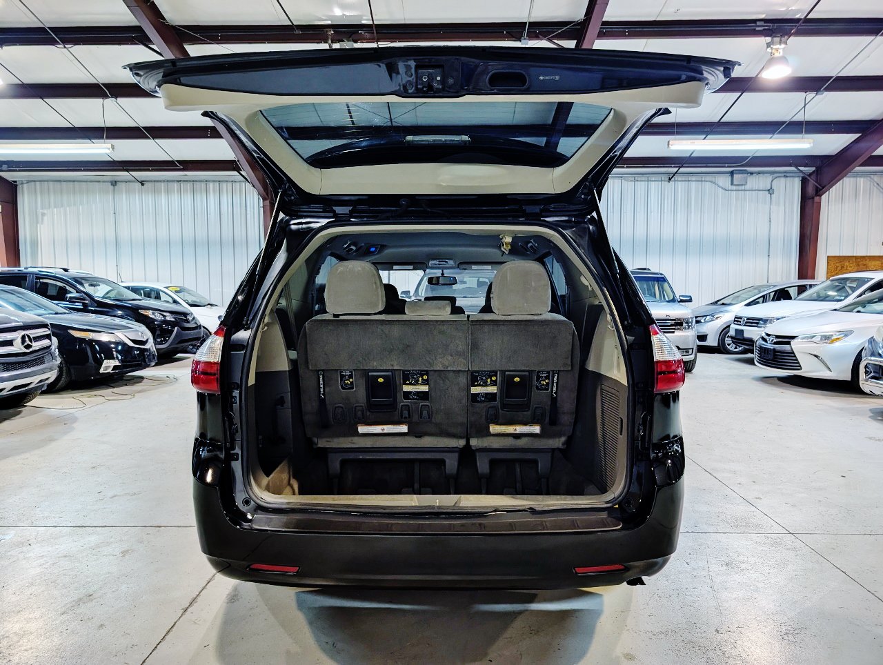 Used 2015 Toyota Sienna LE FWD image 22