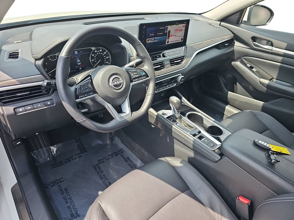 Used 2025 Nissan Altima 2.5 SL FWD image 16