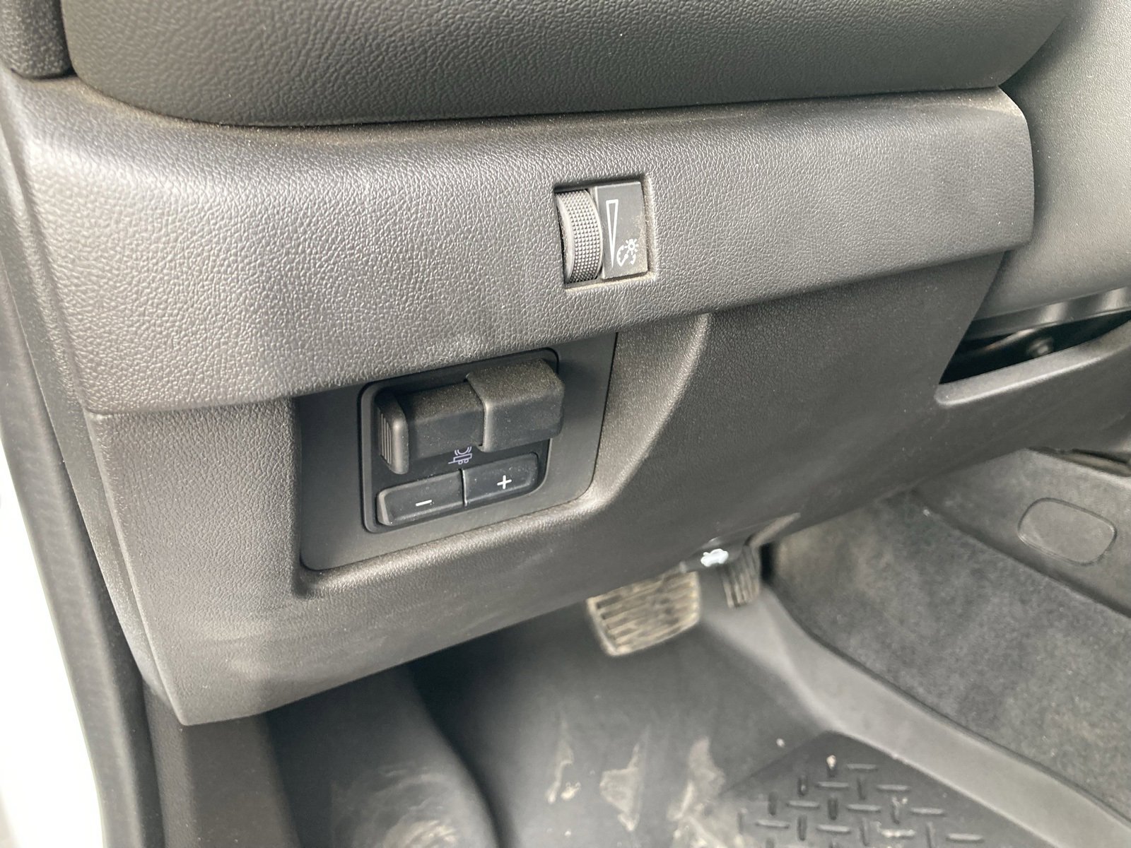 Used 2024 Chevrolet Colorado LT w/ LT Convenience Package II image 14