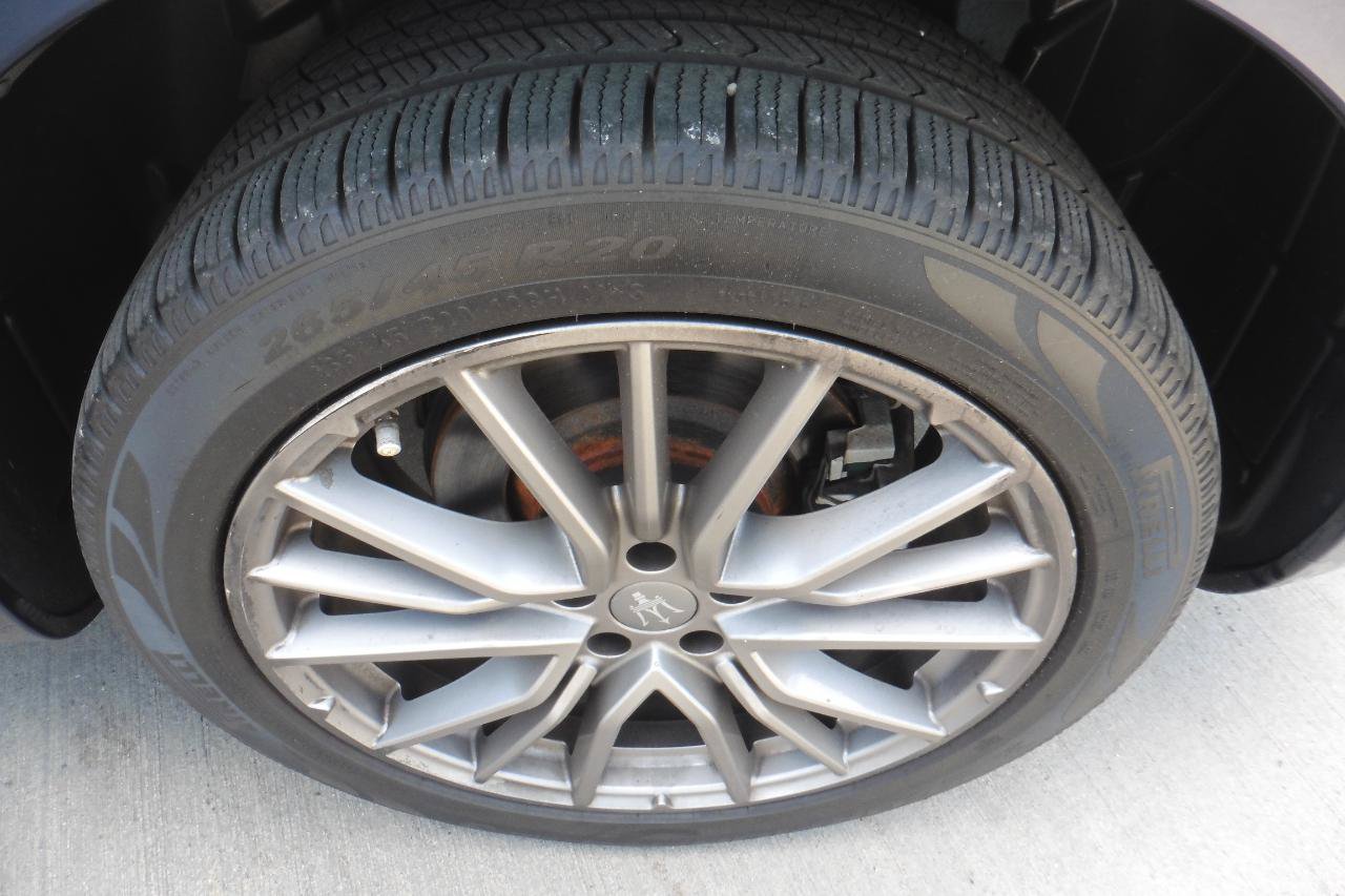 Used 2019 Maserati Levante GranLusso AWD/4WD image 27