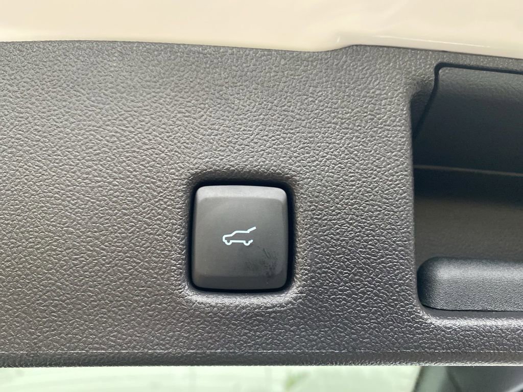 Used 2025 Ford Escape Active AWD/4WD image 17