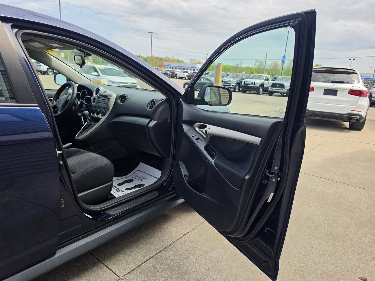 Used 2009 Pontiac Vibe w/ Preferred Package FWD image 14