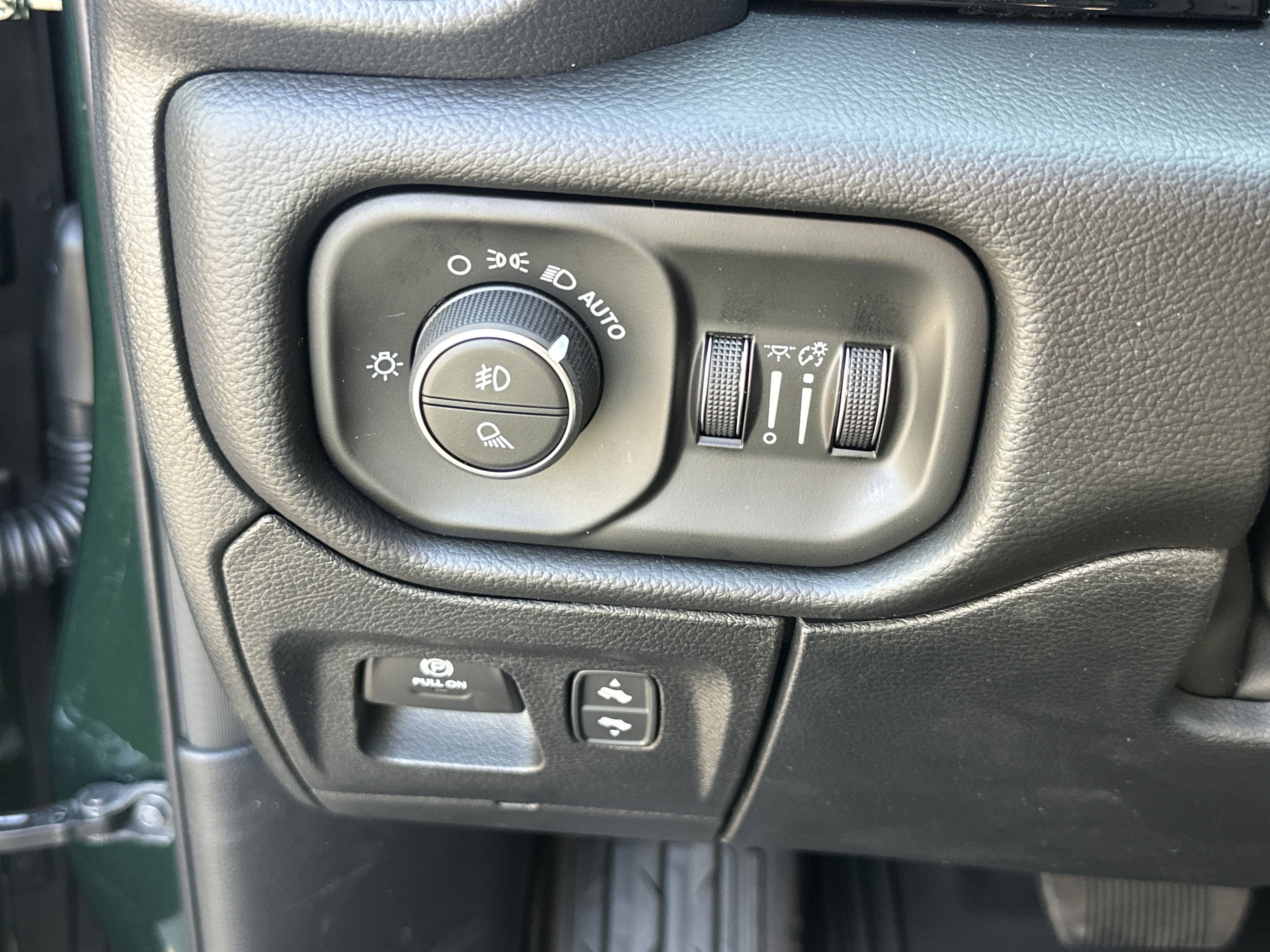 New 2026 RAM 1500 Laramie w/ Night Edition AWD/4WD image 10