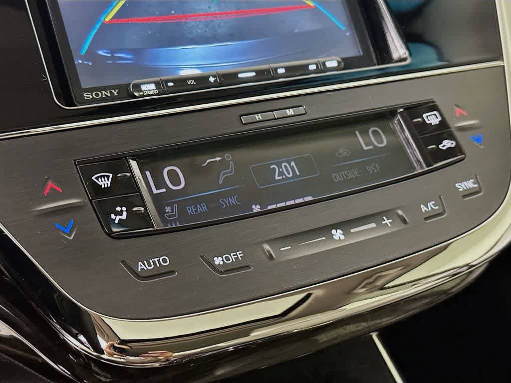 Used 2013 Toyota Avalon Limited FWD image 18