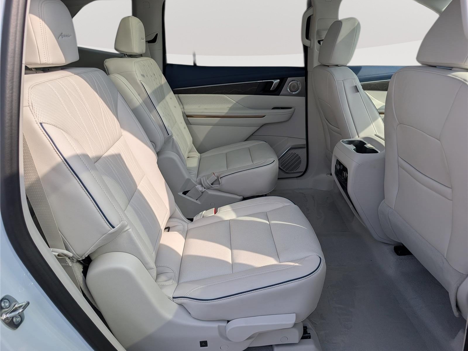 New 2026 Buick Enclave Avenir w/ Super Cruise Package AWD/4WD image 9
