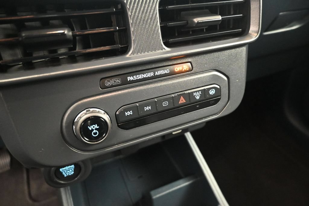 Certified 2025 Ford Maverick XLT w/ XLT Luxury Package AWD/4WD image 17