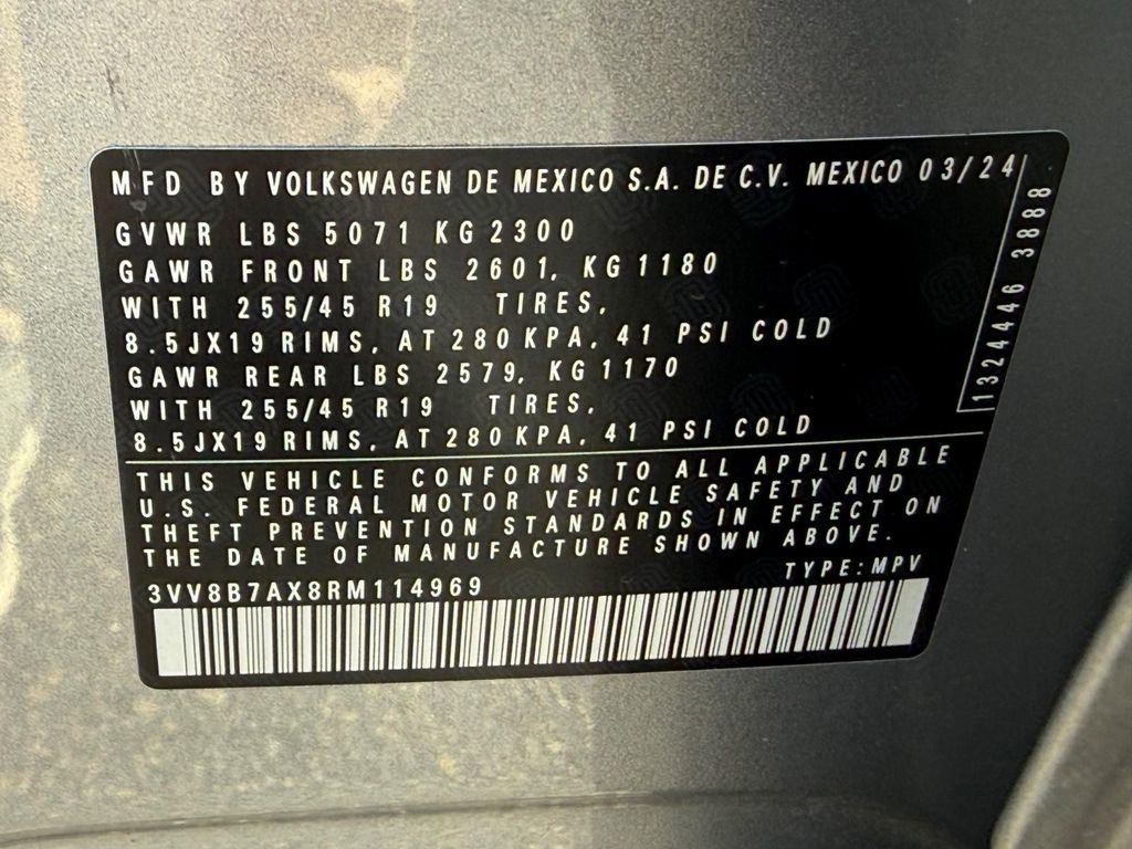 Certified 2024 Volkswagen Tiguan SE R-Line image 23