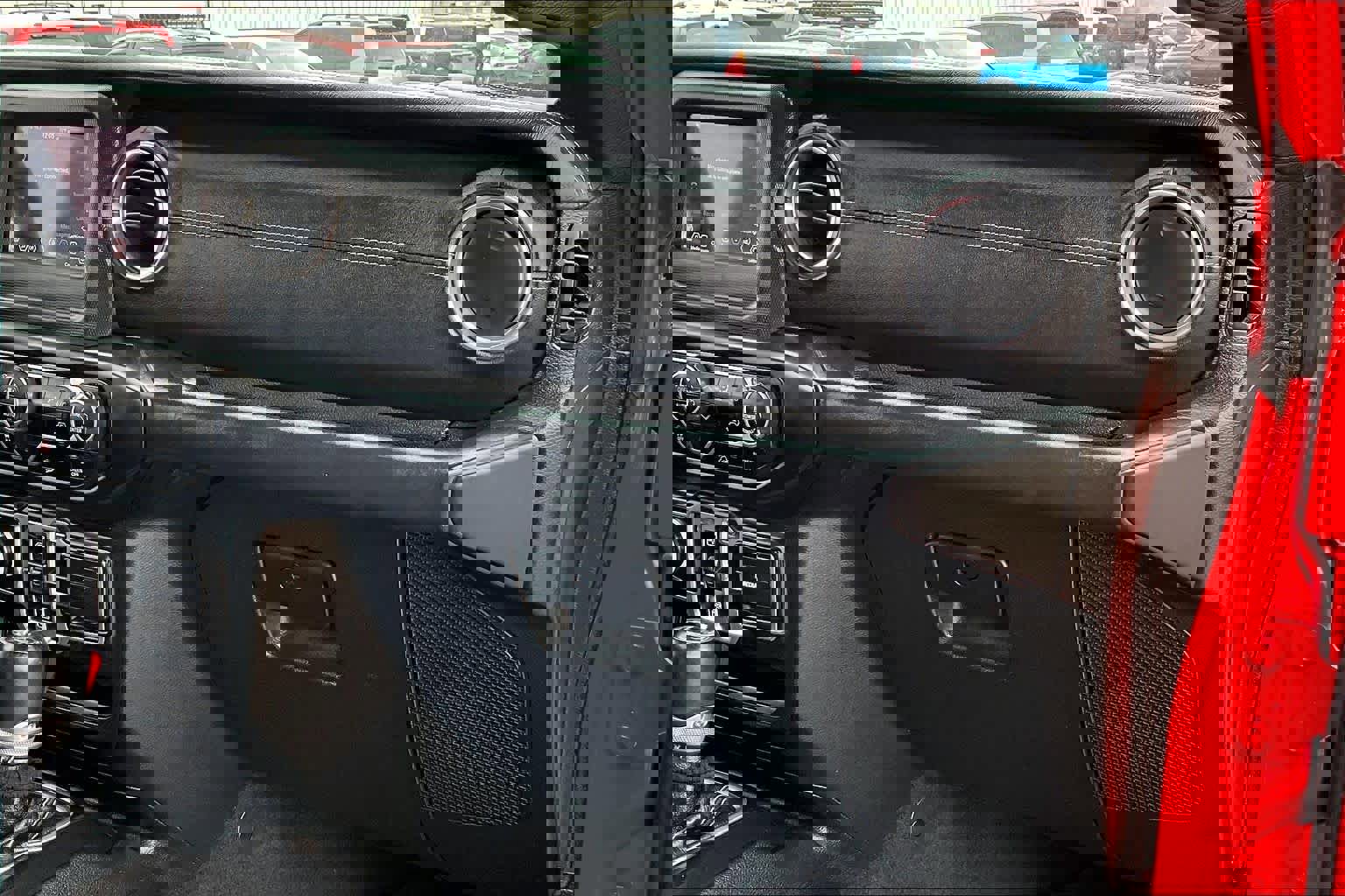 Used 2018 Jeep Wrangler Unlimited Sahara image 17