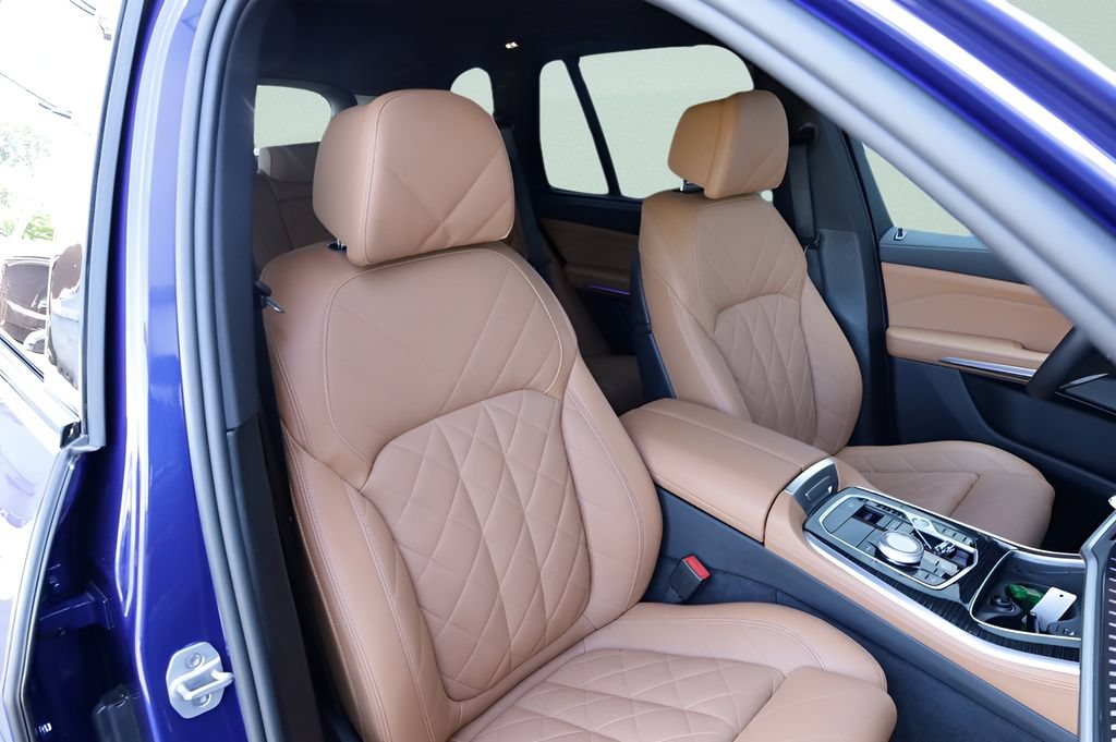 Used 2025 BMW X5 M60i AWD/4WD image 23