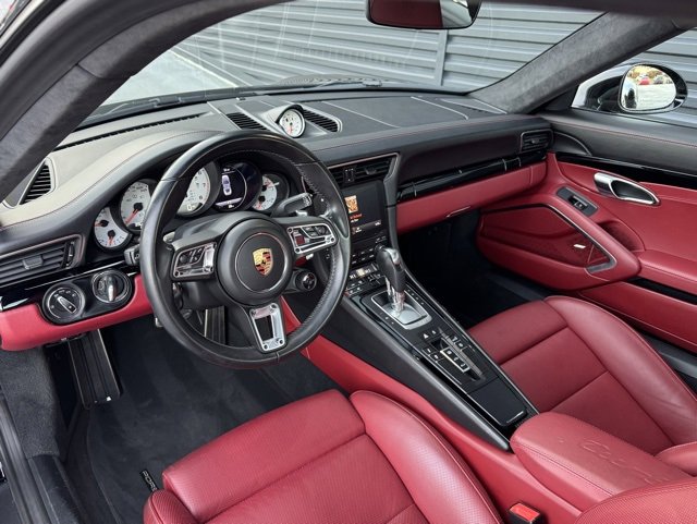 Used 2019 Porsche 911 Turbo image 4