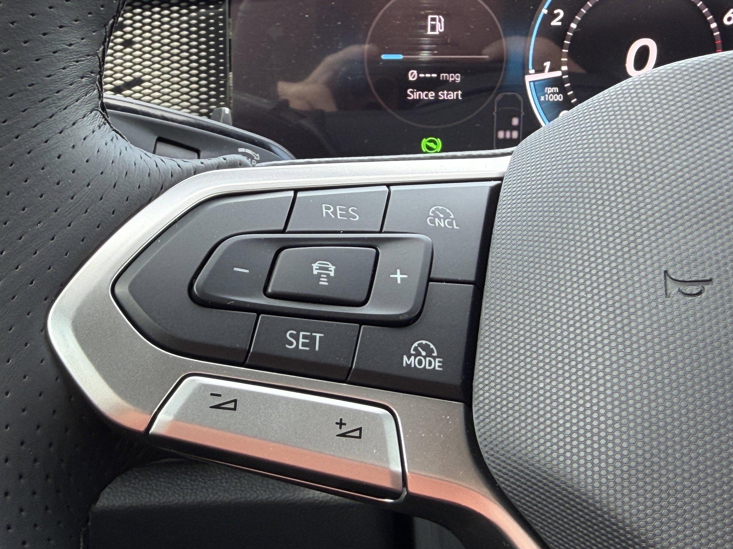 New 2026 Volkswagen Tiguan SE R-Line FWD image 26